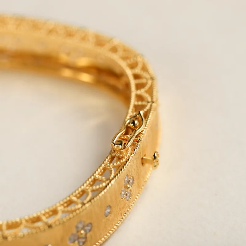 CMajor S925 Sterling Silver Jewelry Two-tone Vintage Cubic Zircon Gold Plating Square Bangle for Women
CMajor S925 Sterling Silver Jewelry Two-tone Vintage Cubic Zircon Gold Plating Square Bangle for Women