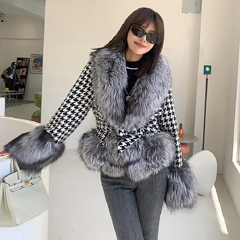 Women Plaid Slim Fox Fur Coat Winter Luxury Fashion Fur Jacket High Quality Furry Warm Elegant Overcoat Streetwear with Sashes
Women Plaid Slim Fox Fur Coat Winter Luxury Fashion Fur Jacket High Quality Furry Warm Elegant Overcoat Streetwear with Sashes
