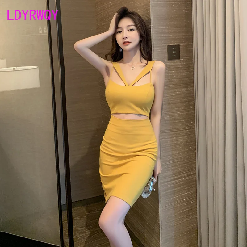 LDYRWQY2021 new sexy deep V low-cut bag hip dress net red temperament night tight-fitting halter strap female short skirt
LDYRWQY2021 new sexy deep V low-cut bag hip dress net red temperament night tight-fitting halter strap female short skirt