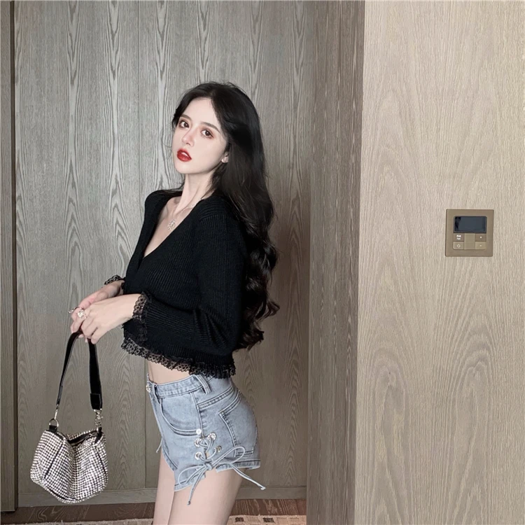 Spring Autumn Women Sexy Knitted Cardigan Deep V-neck Long Sleeve Beading Lace Patchwork Sweaters Ladies Crop Tops 2021
Spring Autumn Women Sexy Knitted Cardigan Deep V-neck Long Sleeve Beading Lace Patchwork Sweaters Ladies Crop Tops 2021
