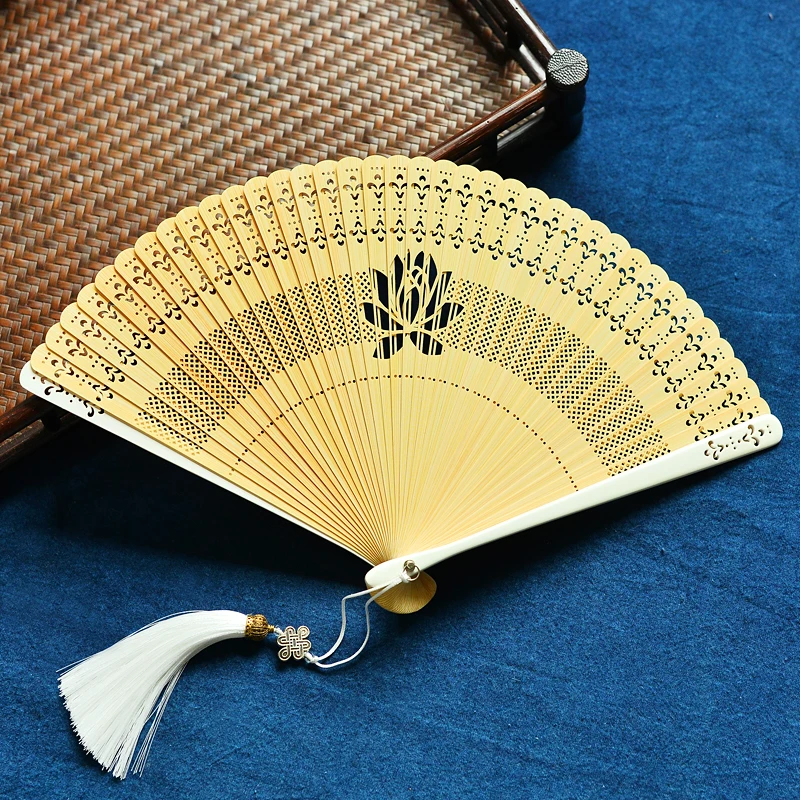 Folding Fan Hollow Bamboo Hand Fan Ventilatore Portatile Ventilatore Chinese Style Abanicos Para Boda Women Summer Portable Fans
Folding Fan Hollow Bamboo Hand Fan Ventilatore Portatile Ventilatore Chinese Style Abanicos Para Boda Women Summer Portable Fans