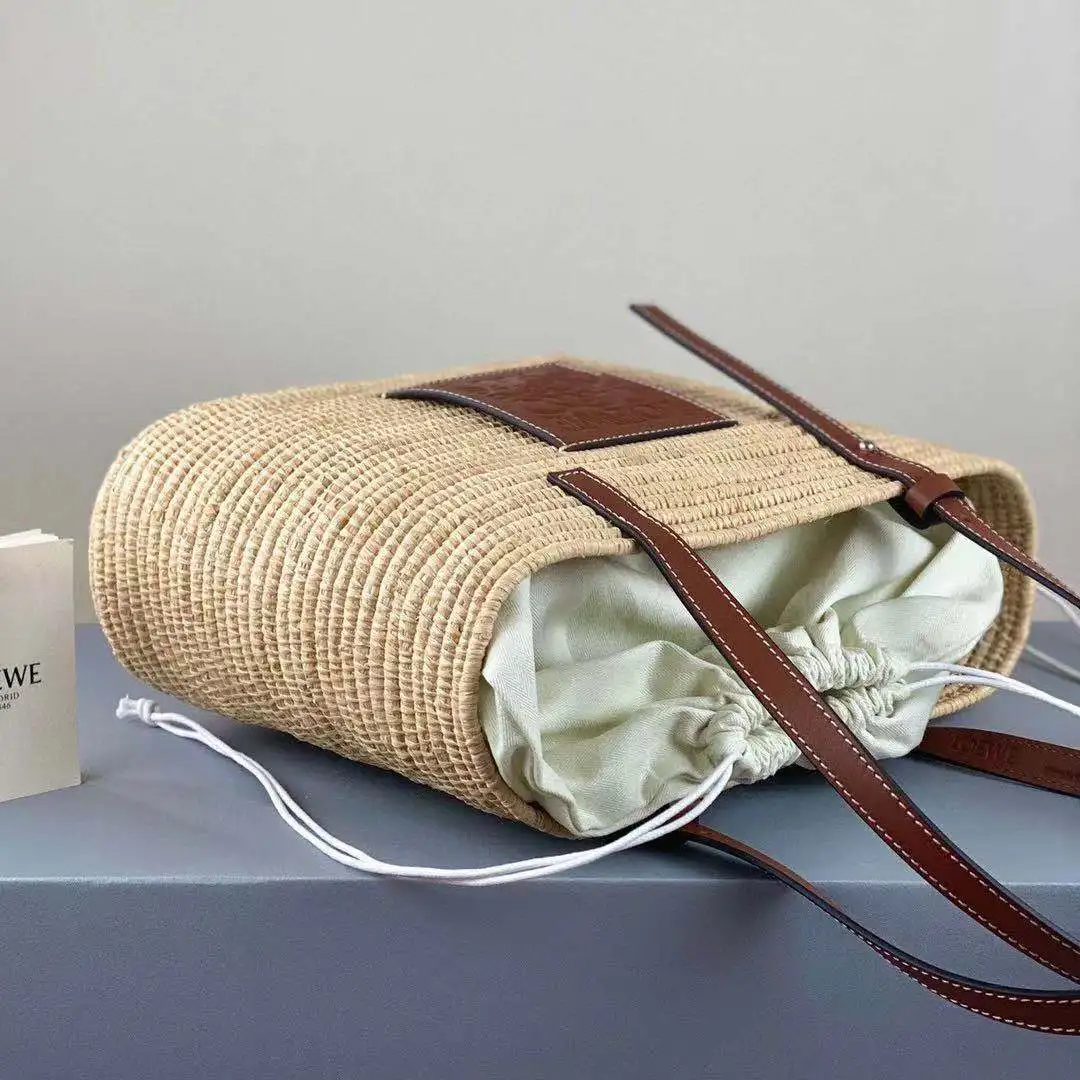 The new 2021 model features the classic hot square straw basket designed by luxury designers for the taste of summer, bright
The new 2021 model features the classic hot square straw basket designed by luxury designers for the taste of summer, bright