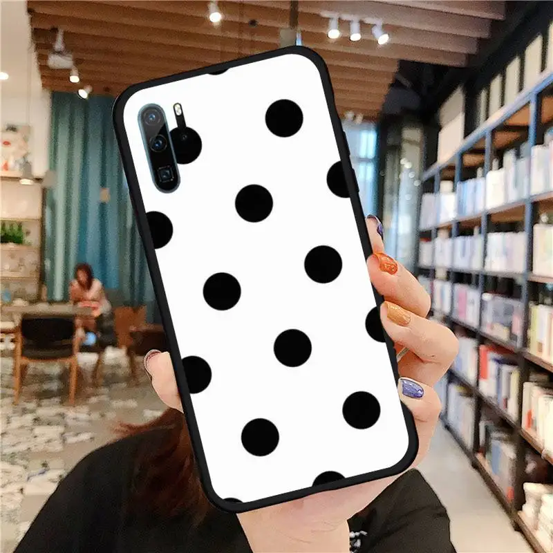 Black And White Polka Dot Phone Case For Huawei honor Mate P 9 10 20 30 40 Pro 10i 7 8 a x Lite nova 5t Soft silicone funda 
Black And White Polka Dot Phone Case For Huawei honor Mate P 9 10 20 30 40 Pro 10i 7 8 a x Lite nova 5t Soft silicone funda