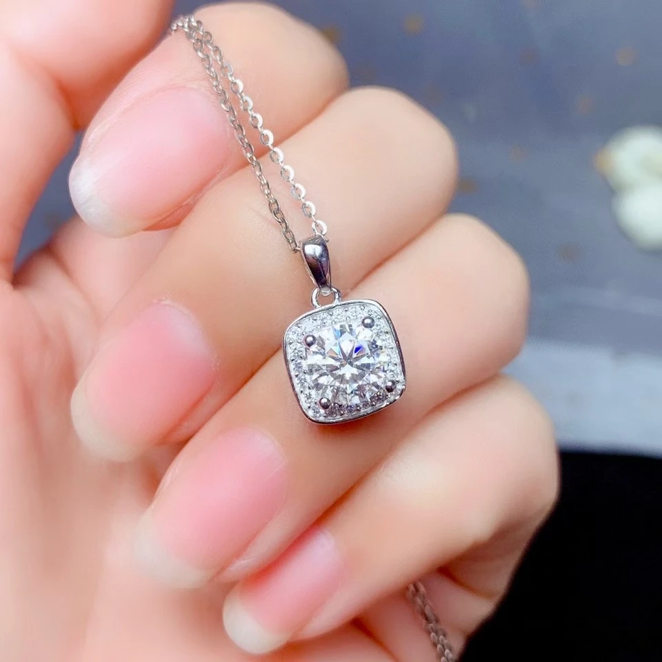 Ювелирные изделия CoLife классический Муассанит кулон для офиса Женская 0.5ct 1ct D Цвет Муассанит кулон 925 серебро Муассанит ювелирных изделий 
Ювелирные изделия CoLife классический Муассанит кулон для офиса Женская 0.5ct 1ct D Цвет Муассанит кулон 925 серебро Муассанит ювелирных изделий