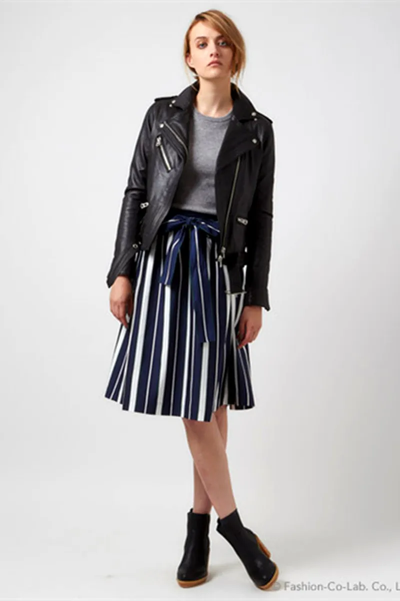 Genuine Leather Japanese Original Sheepskin Motorcycle Lapel Diagonal Zipper Women
Genuine Leather Japanese Original Sheepskin Motorcycle Lapel Diagonal Zipper Women