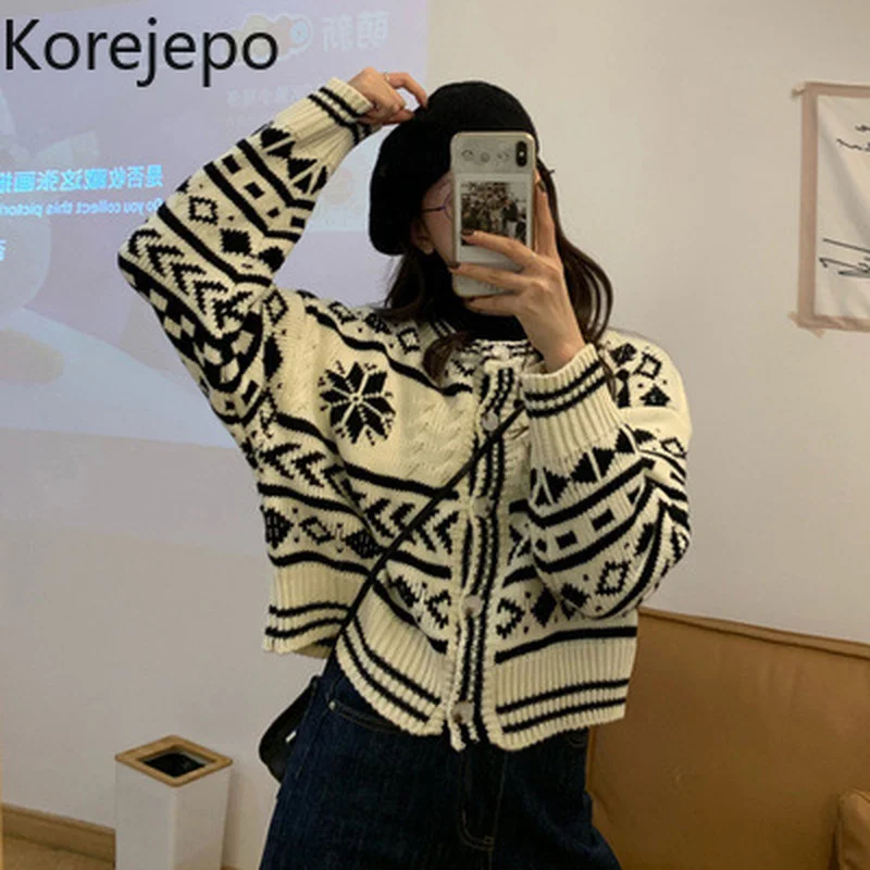 Корейский женский кардиган сезона осень-зима 2021, новый стиль, короткий вязаный свитер, свободная верхняя одежда, милый жаккардовый цвет, жен...
Корейский женский кардиган сезона осень-зима 2021, новый стиль, короткий вязаный свитер, свободная верхняя одежда, милый жаккардовый цвет, жен...