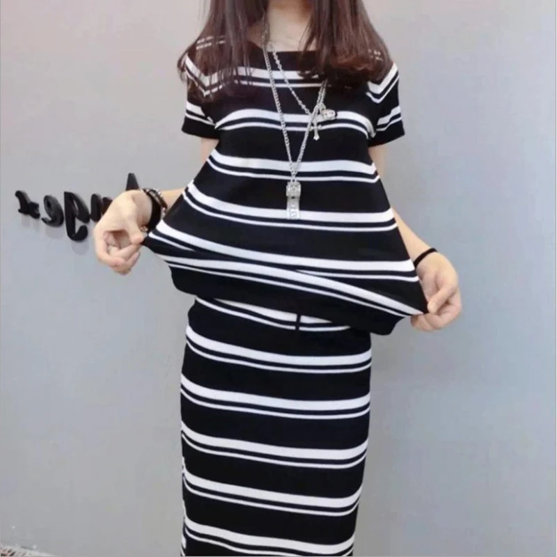 Women 2 piece set knitted short sleeve o-neck top skirts for female tops Skirts two pieces sets women's suits Elegant Striped
Women 2 piece set knitted short sleeve o-neck top skirts for female tops Skirts two pieces sets women's suits Elegant Striped