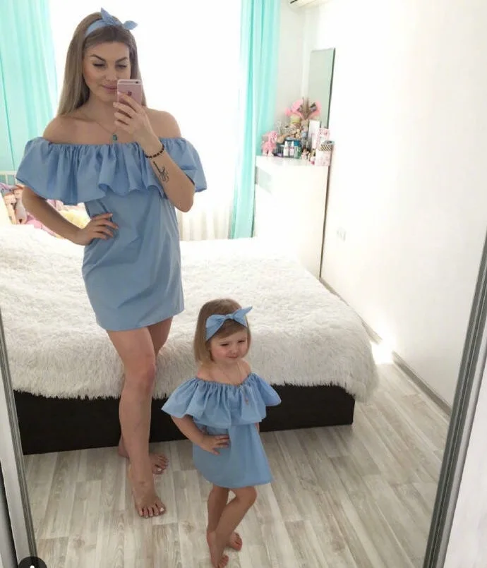 2020 Solid color one-line neck ruffled parent-child outfit girl dress sexy clothing dresses women Mom and girl clothes Q0803
2020 Solid color one-line neck ruffled parent-child outfit girl dress sexy clothing dresses women Mom and girl clothes Q0803
