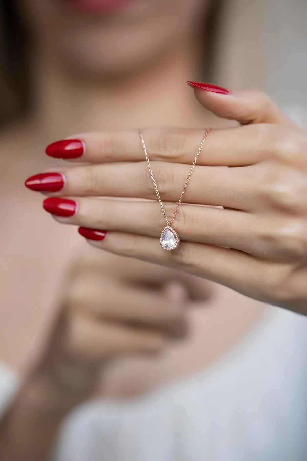 Women Drop Model Zircon Stone Rose Plated Chain Silver Elegant Necklace
Women Drop Model Zircon Stone Rose Plated Chain Silver Elegant Necklace