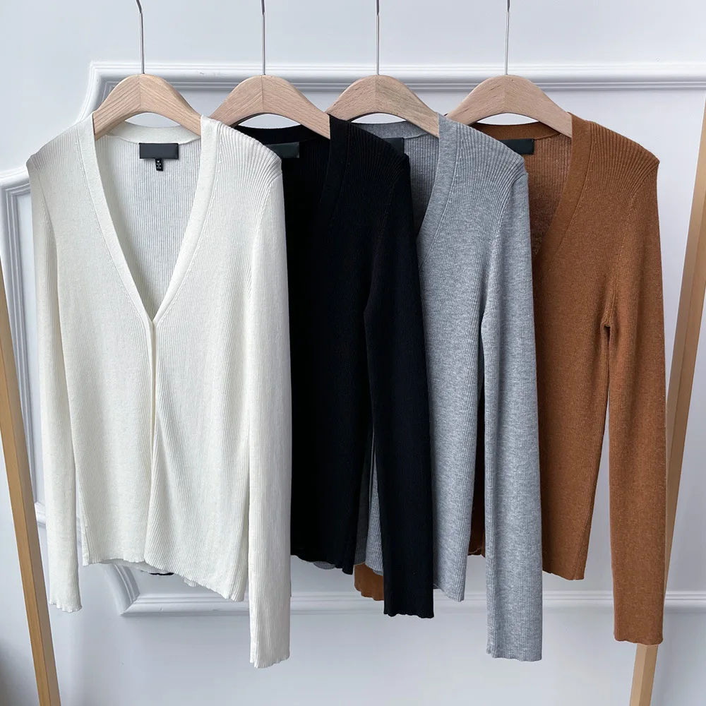 Women Sweater 2021 New Wool and Cashmere Blended V-neck Knitted Cardigan Women's Spring and Autumn Thin and Thin Coat
Women Sweater 2021 New Wool and Cashmere Blended V-neck Knitted Cardigan Women's Spring and Autumn Thin and Thin Coat