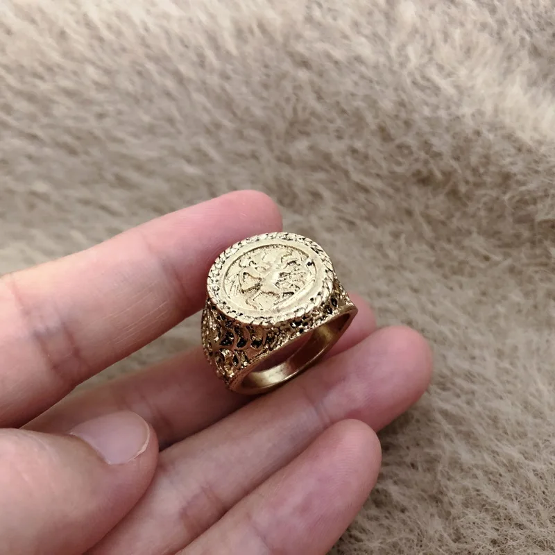 F.J4Z New Ethic Finger Rings for Women Vintage Anti-gold Alloy Coin Ring Textured Top Ladies Size8 Rings Jewelry Gifts dropship
F.J4Z New Ethic Finger Rings for Women Vintage Anti-gold Alloy Coin Ring Textured Top Ladies Size8 Rings Jewelry Gifts dropship