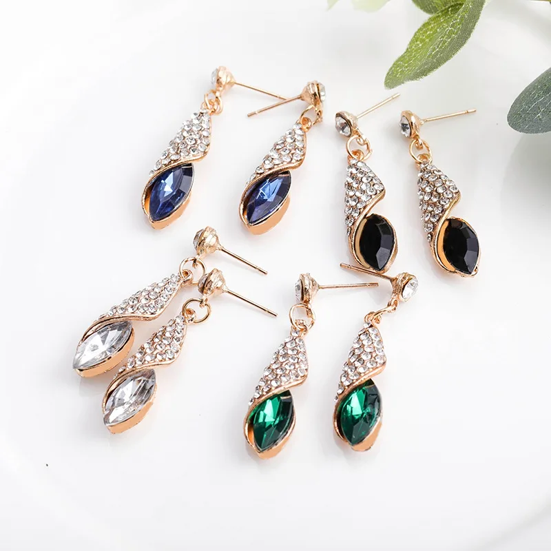 Women Rhinestone Water Drop Earrings Alloy Girls Fashion Accessories for Wedding Christmas Party Birthday Elegant Decoration
Women Rhinestone Water Drop Earrings Alloy Girls Fashion Accessories for Wedding Christmas Party Birthday Elegant Decoration