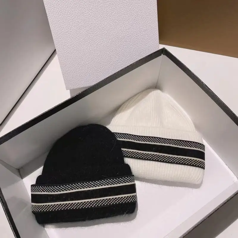 ZHUOY Famous Luxury Designer Brand Hats Solid Color Warm Ski Knit Hat Set Autumn and Winter Men's and Women's Fashion Wool Hat
ZHUOY Famous Luxury Designer Brand Hats Solid Color Warm Ski Knit Hat Set Autumn and Winter Men's and Women's Fashion Wool Hat