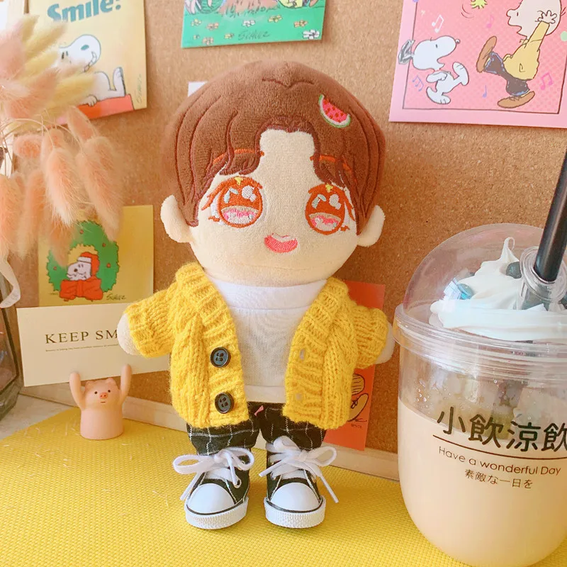 Мультяшная плюшевая кукла 20 см, одежда, как у Сяо чжаня, желтый свитер, комплект из 3 предметов, хлопковая набивная кукла 20 см, аксессуары для ...
Мультяшная плюшевая кукла 20 см, одежда, как у Сяо чжаня, желтый свитер, комплект из 3 предметов, хлопковая набивная кукла 20 см, аксессуары для ...