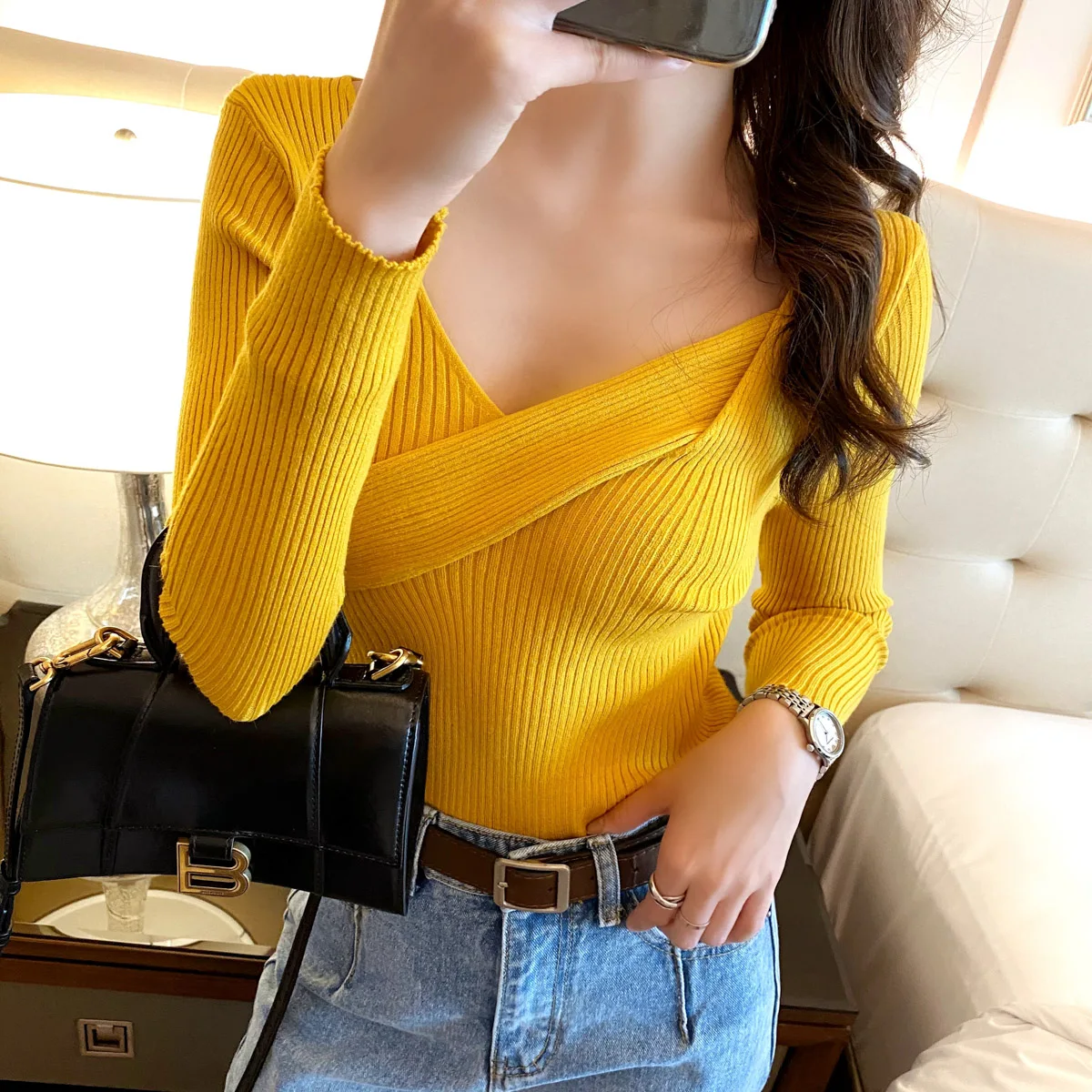 2020 Spring New V-neck Cross Knitted Top Women's Skinny Slimming Scheming Collarbone Slim Fit Inner Wear Bottoming Shirt
2020 Spring New V-neck Cross Knitted Top Women's Skinny Slimming Scheming Collarbone Slim Fit Inner Wear Bottoming Shirt