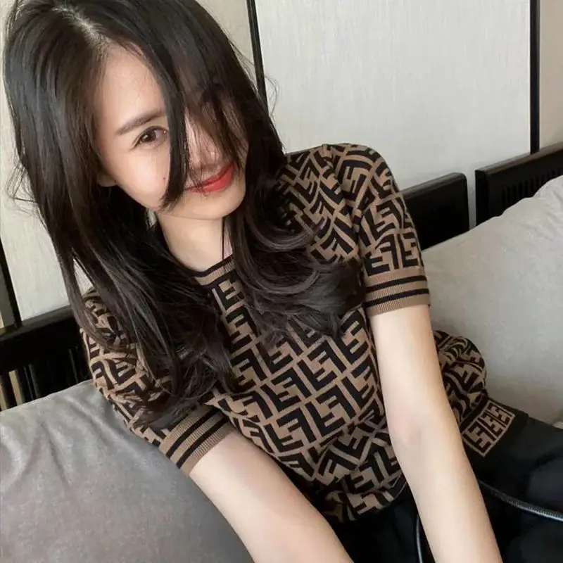 Short sleeve T-shirt women's summer Korean knitted shirt NEW slim and versatile ice silk top women's fashion
Short sleeve T-shirt women's summer Korean knitted shirt NEW slim and versatile ice silk top women's fashion