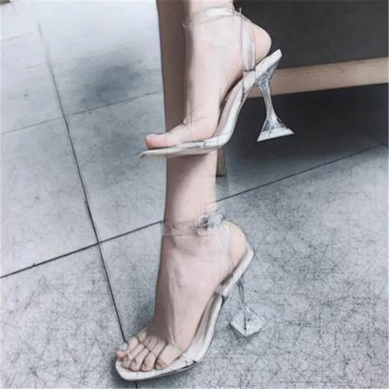 Transparent high-heeled sandals women's fashion stiletto with open toe net red 2020 new summer
Transparent high-heeled sandals women's fashion stiletto with open toe net red 2020 new summer