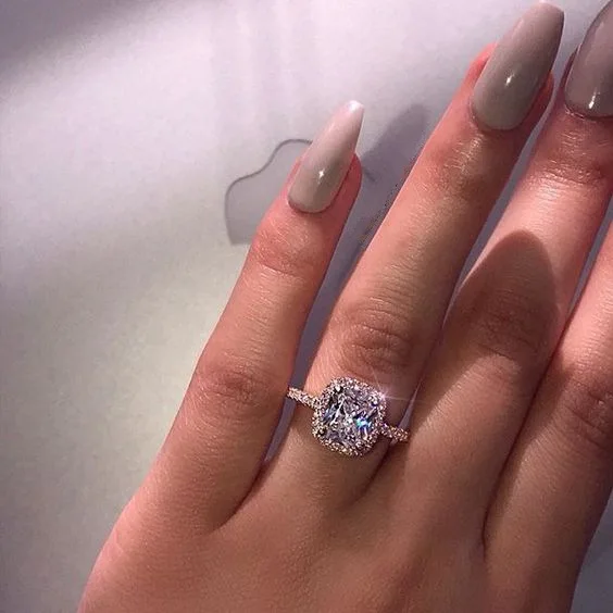 New Fashion and Atmosphere Full of Diamond Ladies Ring Inlaid with Hearts and Arrows Princess Square Diamond Ring
New Fashion and Atmosphere Full of Diamond Ladies Ring Inlaid with Hearts and Arrows Princess Square Diamond Ring
