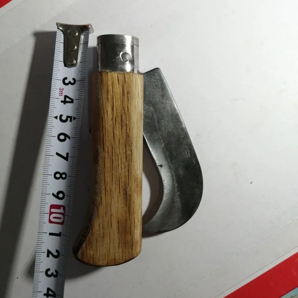 Lot down scaffold row mountain small hook knife cut banana leek outdoor self-defense small sickle folding wooden handle small sc
Lot down scaffold row mountain small hook knife cut banana leek outdoor self-defense small sickle folding wooden handle small sc