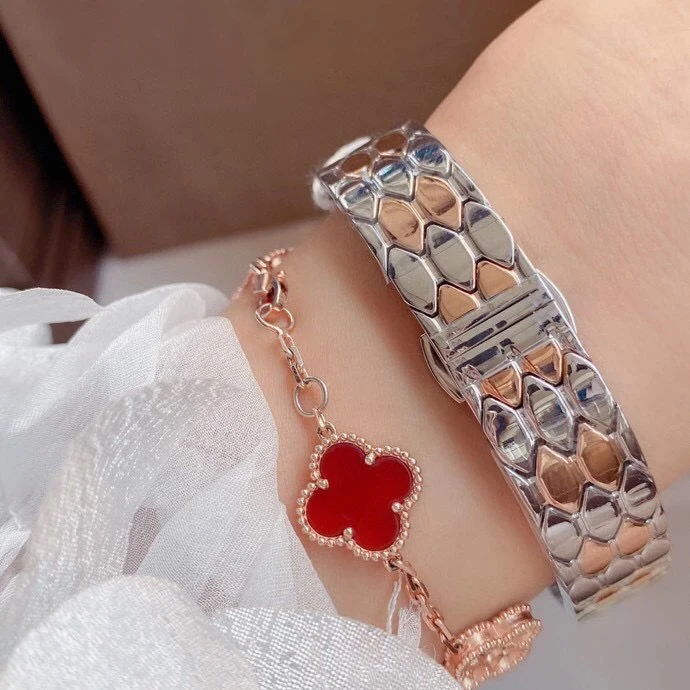 Classic New Women Snake Silver Rose Gold Red Green Black Bracelet Rome Japanese Quartz Stainless Steel Sapphire Sport Watch
Classic New Women Snake Silver Rose Gold Red Green Black Bracelet Rome Japanese Quartz Stainless Steel Sapphire Sport Watch
