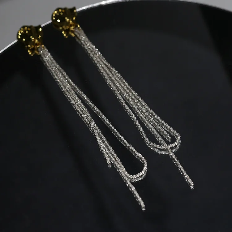 European and American style lava long flash chain tassel women fashion trend simple earrings
European and American style lava long flash chain tassel women fashion trend simple earrings