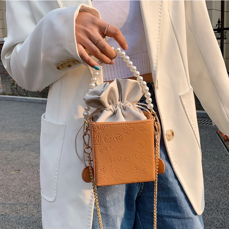 Square Pearl Shoulder Crossbody Messenger Bag 2021 PU Leather Luxury Designer Handbags Women Bags Travel Purse High Quality
Square Pearl Shoulder Crossbody Messenger Bag 2021 PU Leather Luxury Designer Handbags Women Bags Travel Purse High Quality