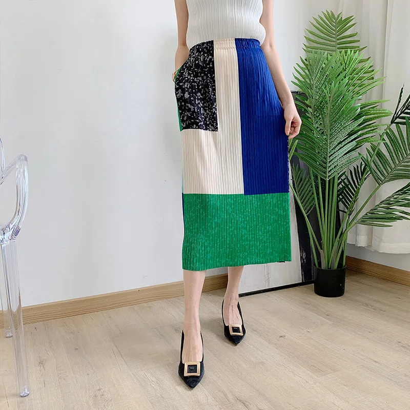 Miyake designer women's pleated skirt spring and summer new printed high-waist straight skirt thin mid-length skirt
Miyake designer women's pleated skirt spring and summer new printed high-waist straight skirt thin mid-length skirt