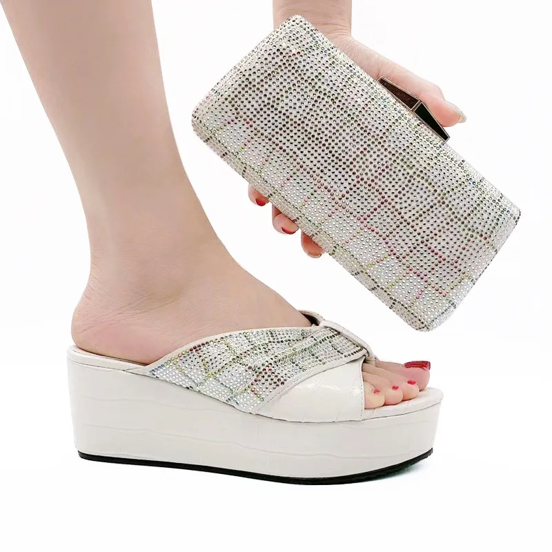 Lastest Italian Design Fashion Yellow Color Ladies Shoes and Bag Set Decorated With Diamond Shape Yellow Rhinestone for Party
Lastest Italian Design Fashion Yellow Color Ladies Shoes and Bag Set Decorated With Diamond Shape Yellow Rhinestone for Party