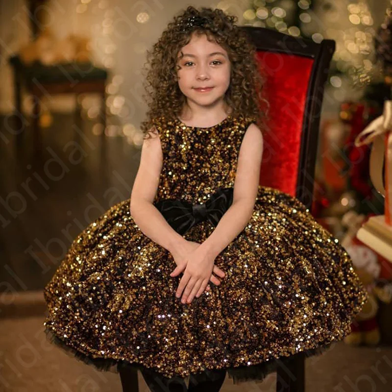 Latest Gold Sequined Flower Girls Dresses Short Ball Gown Kids Party Gowns Knee Length Jewel Neck Kids Formal Wear Sleeveless
Latest Gold Sequined Flower Girls Dresses Short Ball Gown Kids Party Gowns Knee Length Jewel Neck Kids Formal Wear Sleeveless