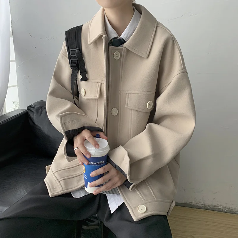 Winter Short Woolen Coat Men Warm Fashion Pocket Casual Cloth Jacket Men Streetwear Korean Loose Woolen Coat Mens Outerwear
Winter Short Woolen Coat Men Warm Fashion Pocket Casual Cloth Jacket Men Streetwear Korean Loose Woolen Coat Mens Outerwear