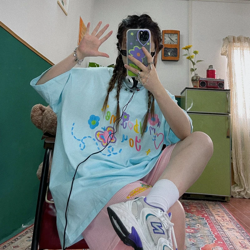 Homemade graffiti Butterfly Embroidery T-shirts short sleeve 2021 summer new loose letter round neck half sleeve female tees
Homemade graffiti Butterfly Embroidery T-shirts short sleeve 2021 summer new loose letter round neck half sleeve female tees