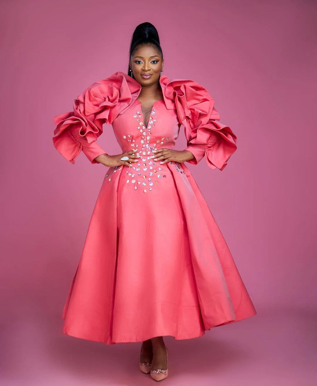 Elegant Short Pink Prom Dresses Long Sleeves Ruffles V Neck Crystals Beaded Ankle Length Women Pageant Formal Evening Gowns
Elegant Short Pink Prom Dresses Long Sleeves Ruffles V Neck Crystals Beaded Ankle Length Women Pageant Formal Evening Gowns