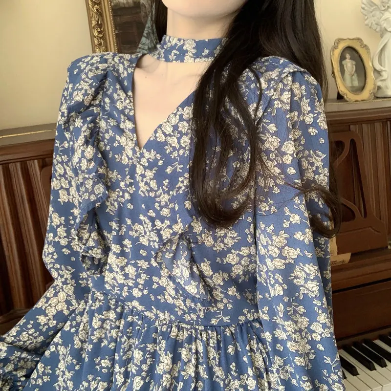 French Style Women Romantic Blue Floral Dresses V-Neck Petal Sleeve Falbala Design Calf Length One Piece Dress Korean Clothes
French Style Women Romantic Blue Floral Dresses V-Neck Petal Sleeve Falbala Design Calf Length One Piece Dress Korean Clothes