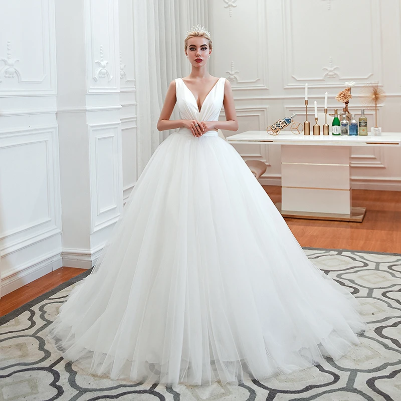 White/Lvory Sleeveless Soft Wedding Dress Crystal Simple Bridal Long Train V Neck Gown Vestidos de Novia 31354
White/Lvory Sleeveless Soft Wedding Dress Crystal Simple Bridal Long Train V Neck Gown Vestidos de Novia 31354