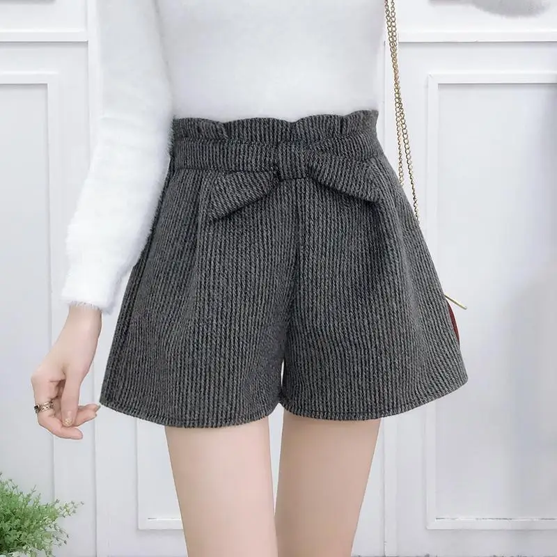 High waist tweed shorts women's autumn winter 2021 new Korean versatile loose A-line wide leg pants wide leg pants
High waist tweed shorts women's autumn winter 2021 new Korean versatile loose A-line wide leg pants wide leg pants