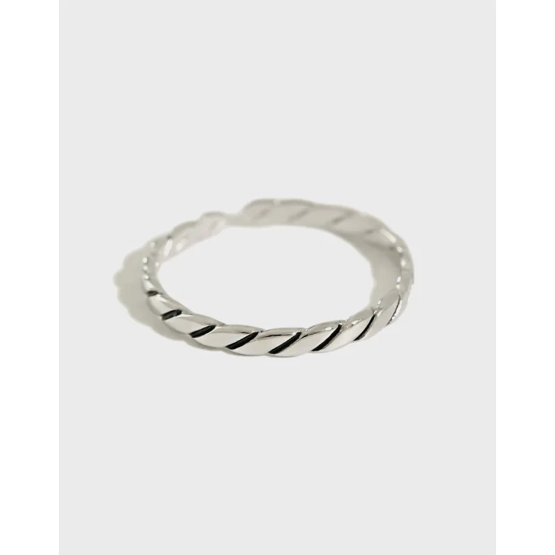 Кольцо женское из серебра 925 пробы, регулируемое, винтажное
Кольцо женское из серебра 925 пробы, регулируемое, винтажное