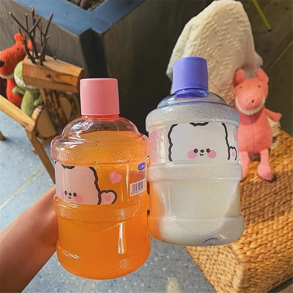 Transparent Plastic Water Bottle 630ml Cartoon Bear Portable Frosted Shaker Bottle with Handle Outdoor Fitness Gym Sports Bottle
Transparent Plastic Water Bottle 630ml Cartoon Bear Portable Frosted Shaker Bottle with Handle Outdoor Fitness Gym Sports Bottle