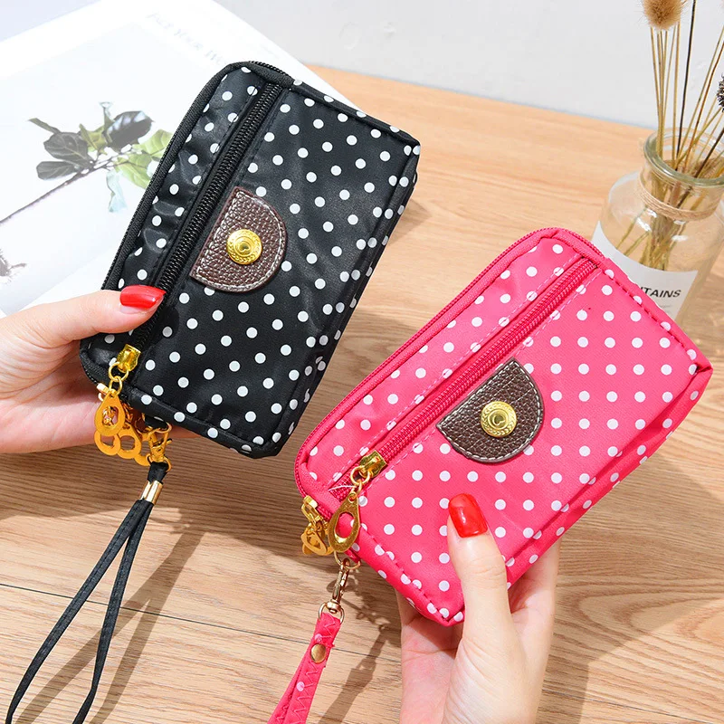 Four Zipper Nylon Cloth Hand Short Wallet Female Large Screen Mobile Phone Wrist Small Sports All-match Bag
Four Zipper Nylon Cloth Hand Short Wallet Female Large Screen Mobile Phone Wrist Small Sports All-match Bag