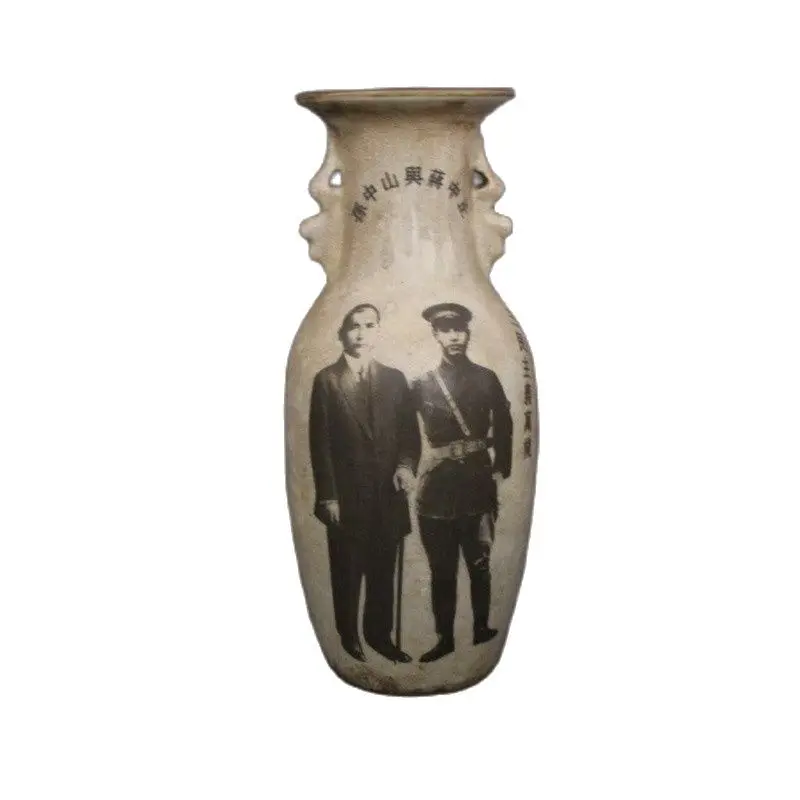 Early collection of red period Sun Yat Sen, father of the three people's principles vase antique porcelain ornaments
Early collection of red period Sun Yat Sen, father of the three people's principles vase antique porcelain ornaments