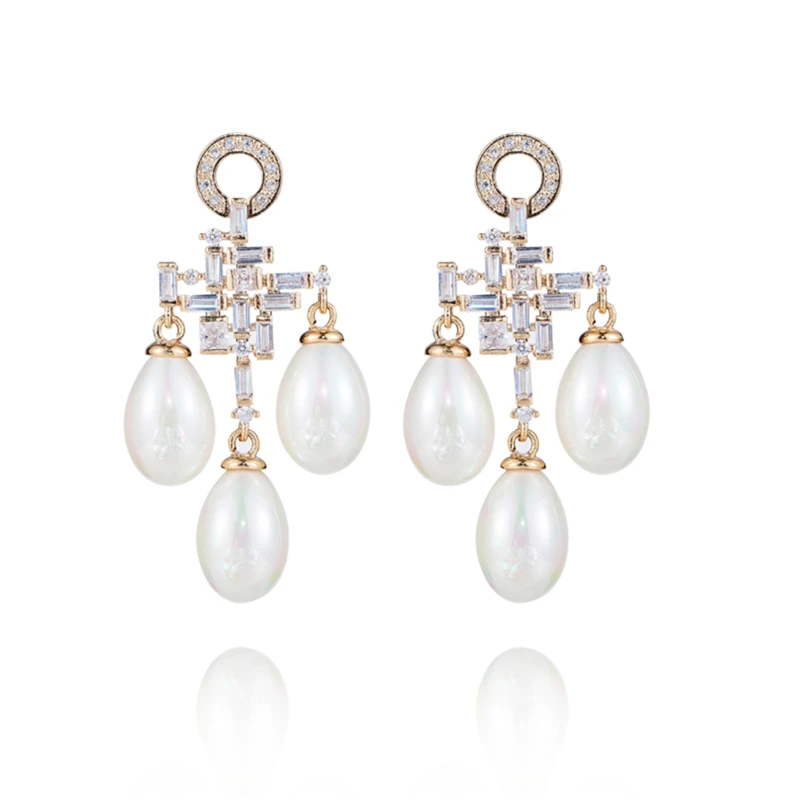 XIUMEIYIZU Classic Pearl Drop Earring Elegant Shinning Pearl Pendant Paved Cubic Zirconia Earrings for Women Wedding Banquet
XIUMEIYIZU Classic Pearl Drop Earring Elegant Shinning Pearl Pendant Paved Cubic Zirconia Earrings for Women Wedding Banquet
