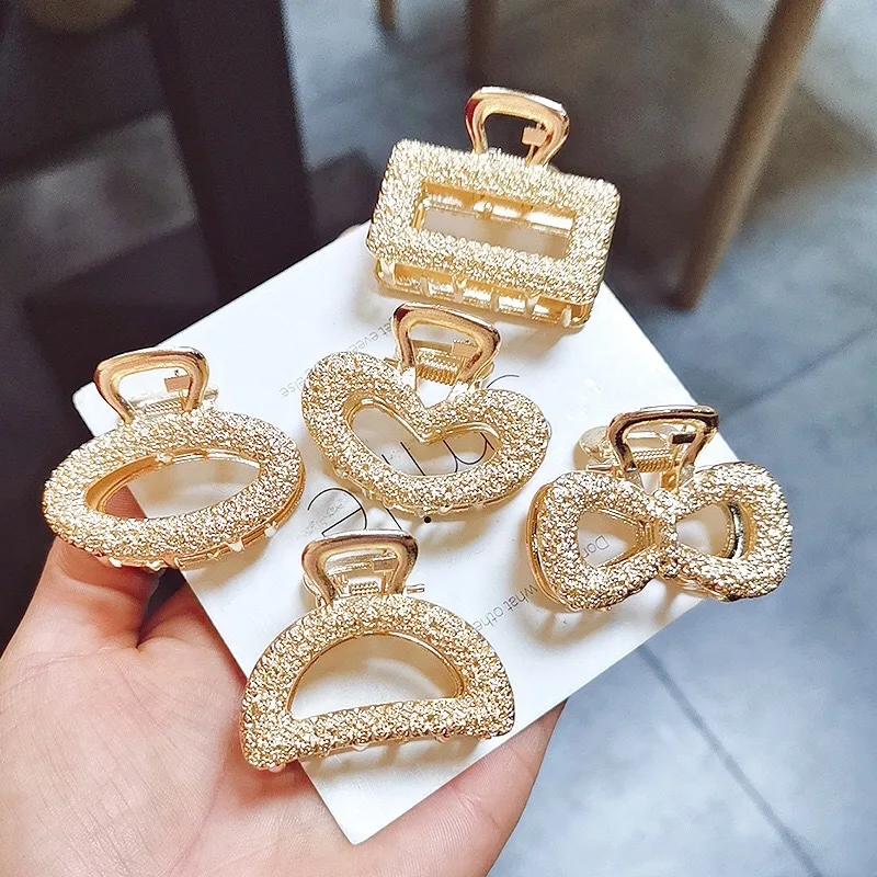 Women Elegant Gold Hollow Hair Claw Vintage Metal Crab Hair Clips for Girls Ponytail Hairpin Exquisite Headwear Accessories
Women Elegant Gold Hollow Hair Claw Vintage Metal Crab Hair Clips for Girls Ponytail Hairpin Exquisite Headwear Accessories