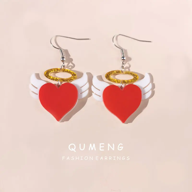 

QUMENG 2020 корейские модные милые белые крылья ангела с красным сердцем акриловые серьги для женщин блестящие висячие серьги с блестящим порош...