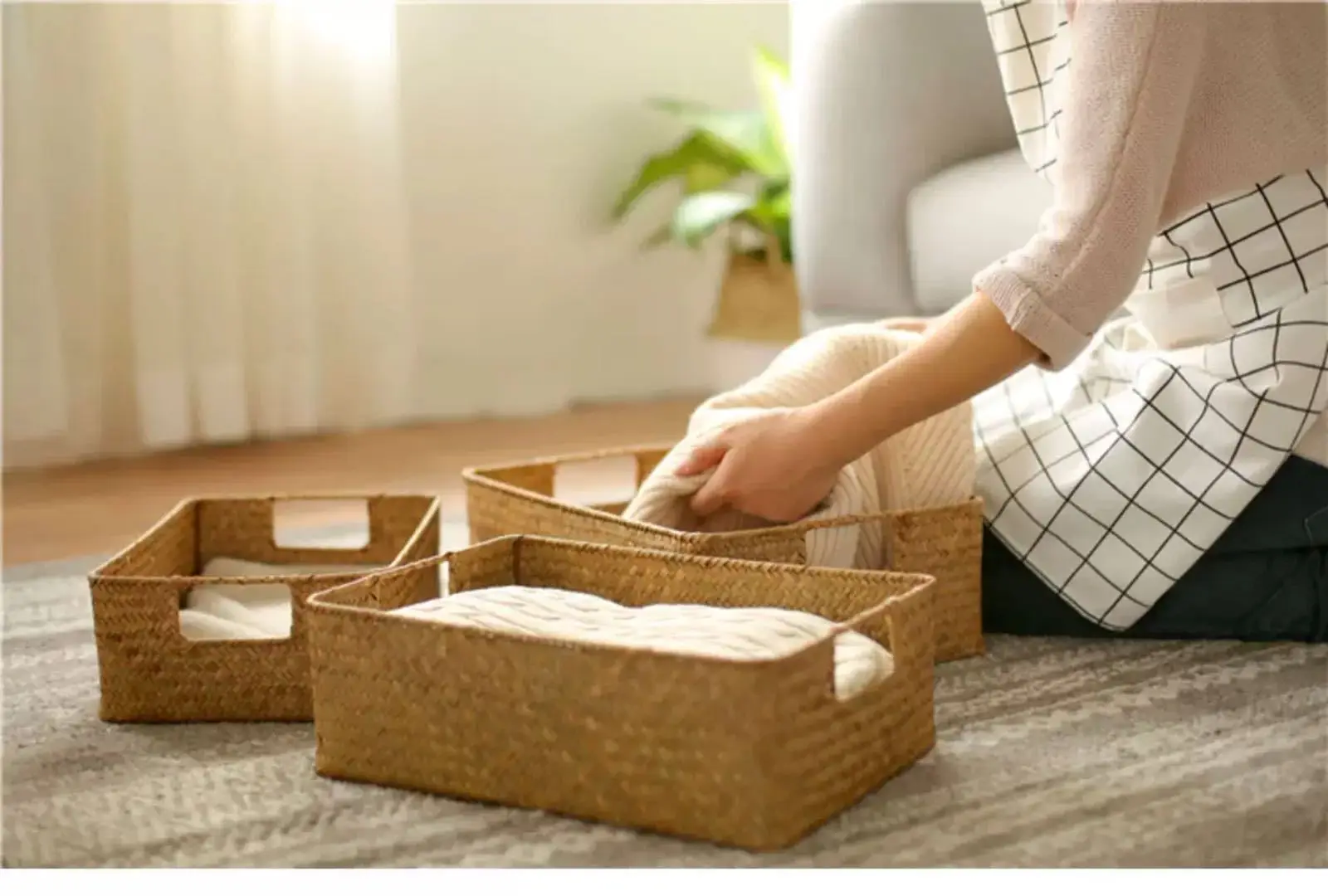 Grass-made rectangular storage basket finishing basket box weaving bamboo basket storage basket decorations
Grass-made rectangular storage basket finishing basket box weaving bamboo basket storage basket decorations