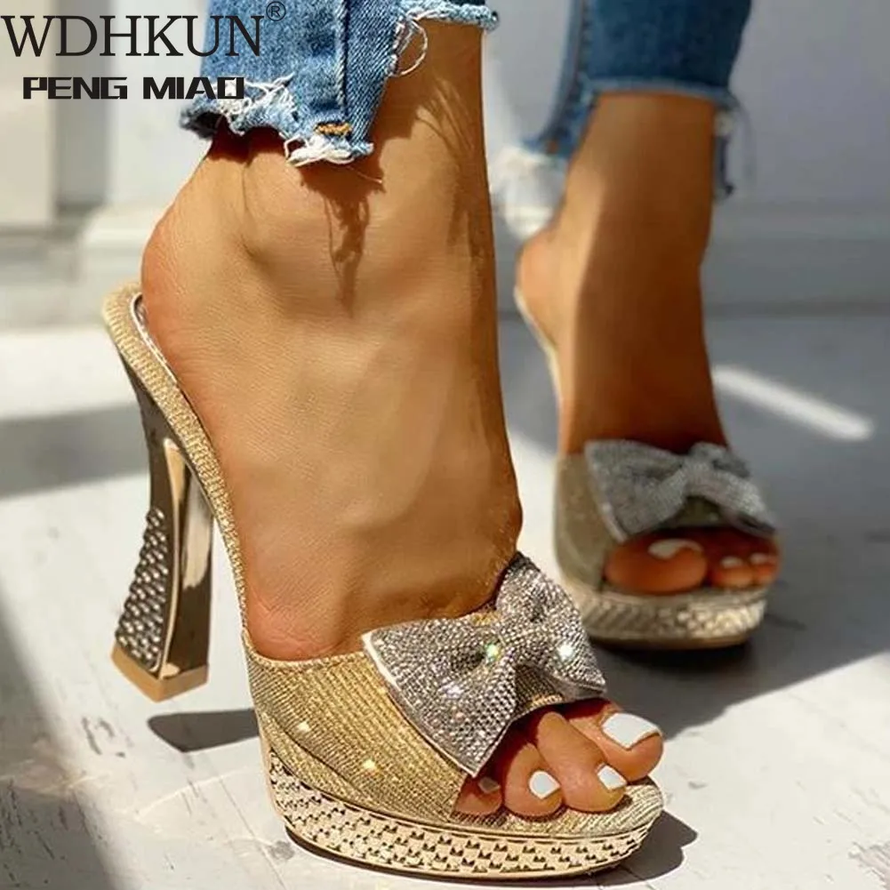 Trendy Fashion Female Bowknot Sexy Slippers 2021 Summer Slippers Women Platform Crystal Thick High Heels Shoes Woman
Trendy Fashion Female Bowknot Sexy Slippers 2021 Summer Slippers Women Platform Crystal Thick High Heels Shoes Woman