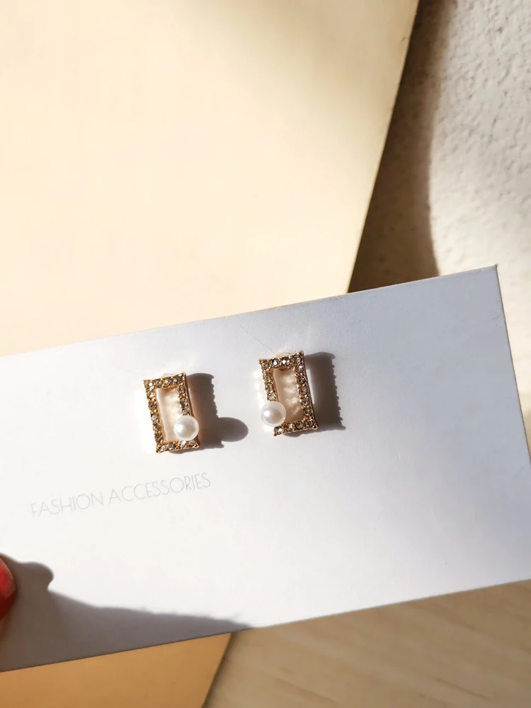 S925 needle Simply Jewelry Stud Earrings Popular Design Metal Square Simulated Pearl High Quality Crystal Earrings For Girl
S925 needle Simply Jewelry Stud Earrings Popular Design Metal Square Simulated Pearl High Quality Crystal Earrings For Girl