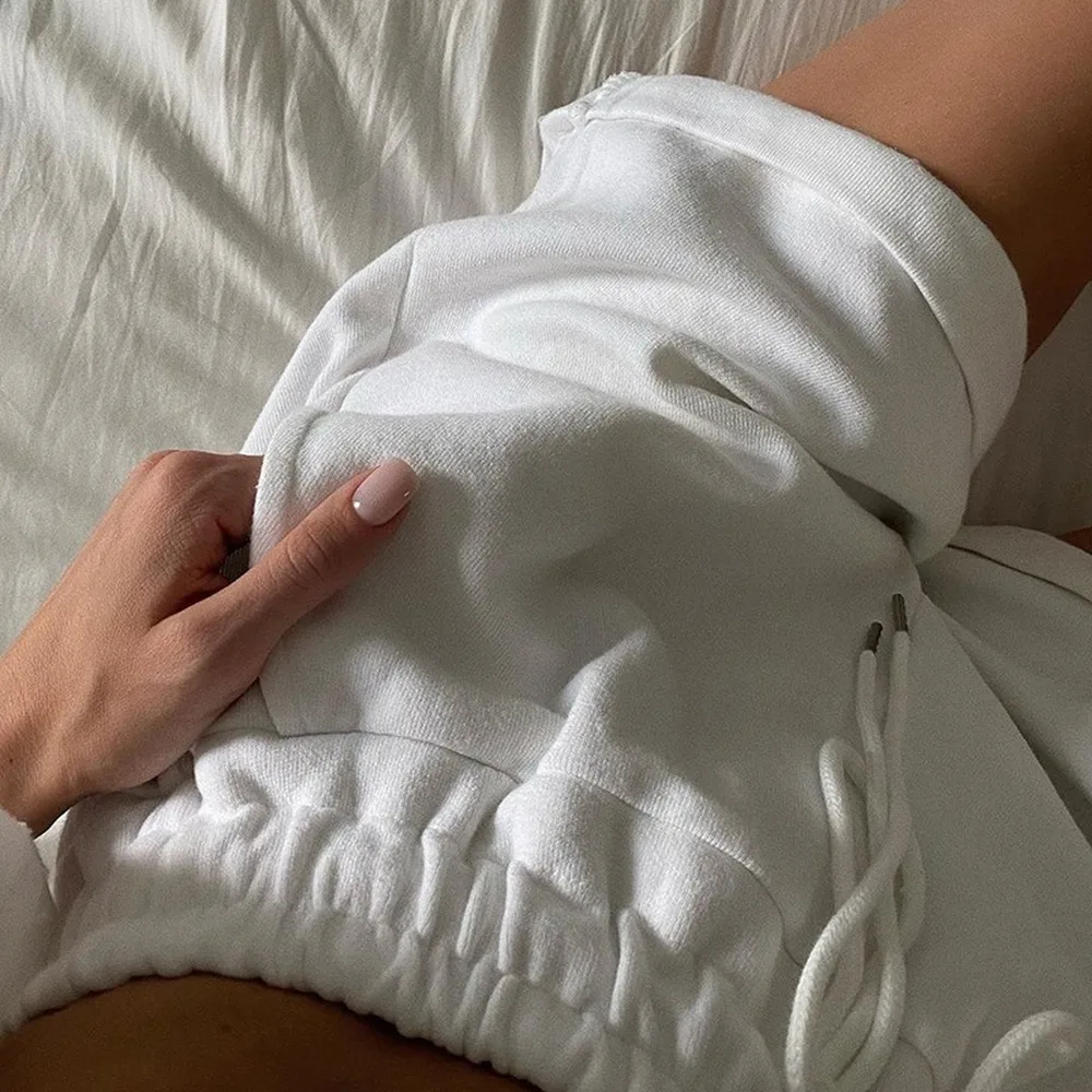 2020 summer new women's solid color wild mid-length blue white casual loose sweater T-shirt lace-up shorts suit 2piece outfits
2020 summer new women's solid color wild mid-length blue white casual loose sweater T-shirt lace-up shorts suit 2piece outfits