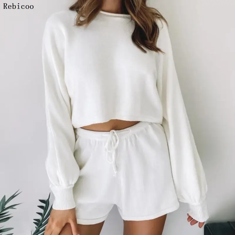 Женский трикотажный комплект из двух предметов, белая Свободная рубашка с круглым вырезом и длинным рукавом и шорты, повседневный костюм свободного покроя на лето
Женский трикотажный комплект из двух предметов, белая Свободная рубашка с круглым вырезом и длинным рукавом и шорты, повседневный костюм свободного покроя на лето