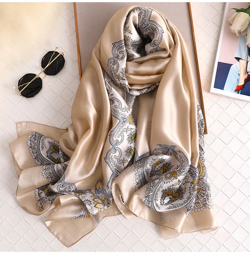 Chinese Classic Silk Autumn and winter New Popular Headscarf Lady Fashion Print silk scarf Women Sunscreen Beach quality Shawl
Chinese Classic Silk Autumn and winter New Popular Headscarf Lady Fashion Print silk scarf Women Sunscreen Beach quality Shawl