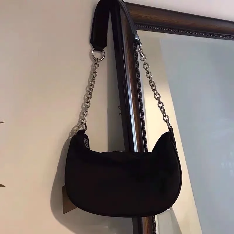Baguette Bag Chain Commuter Armpit Shoulder Bag Minimalist Cold Retro Style Female
Baguette Bag Chain Commuter Armpit Shoulder Bag Minimalist Cold Retro Style Female