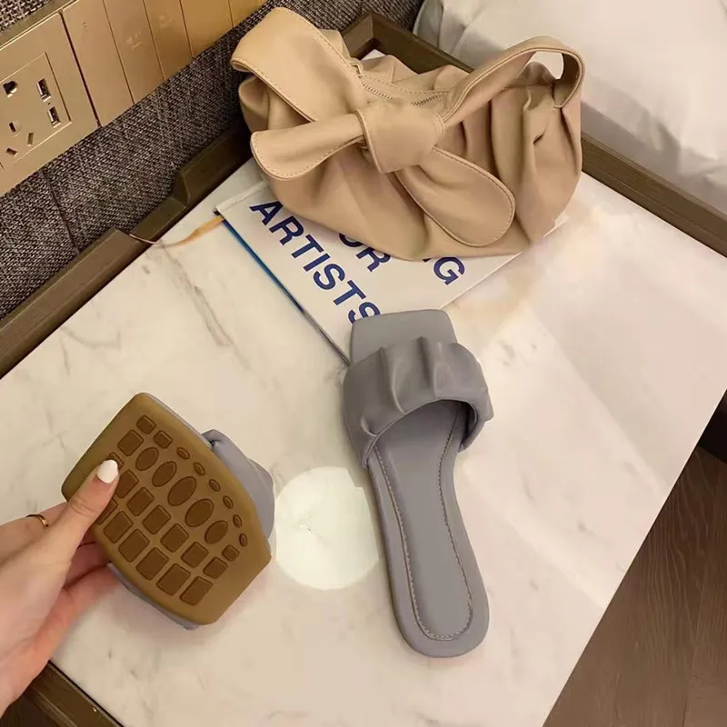 20201New Brand Design Women Slipper Women Beach Slipper Summer Square head Slides Flats Flip Flop Designer Sandals Shoes Mules
20201New Brand Design Women Slipper Women Beach Slipper Summer Square head Slides Flats Flip Flop Designer Sandals Shoes Mules
